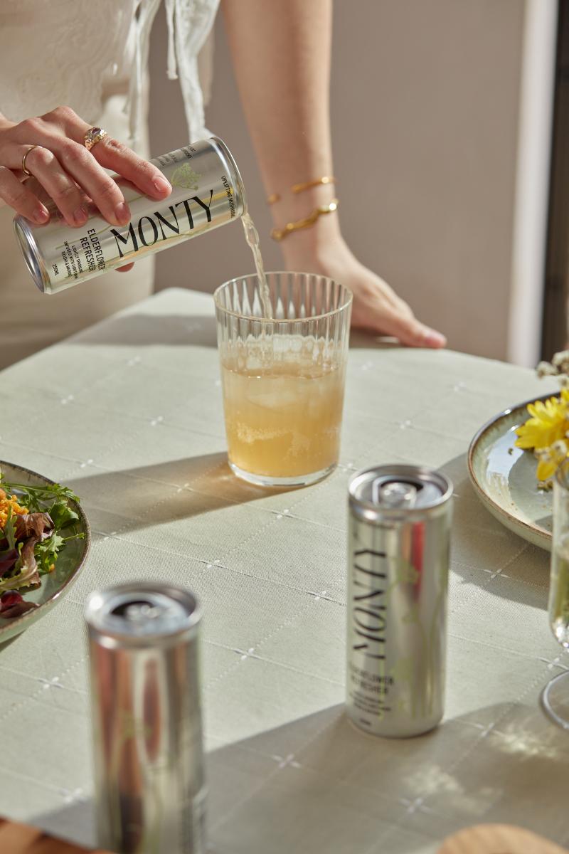 Lion's Mane, Reishi & Maitake mushroom social soda - clarity, calm & connection - Elderflower Sparkling