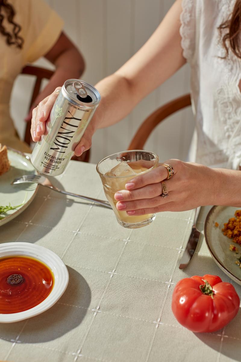 Lion's Mane, Reishi & Maitake mushroom social soda - clarity, calm & connection - Elderflower Sparkling